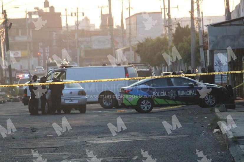 VIDEO Hallan cadáver calcinado en tianguis de Puebla