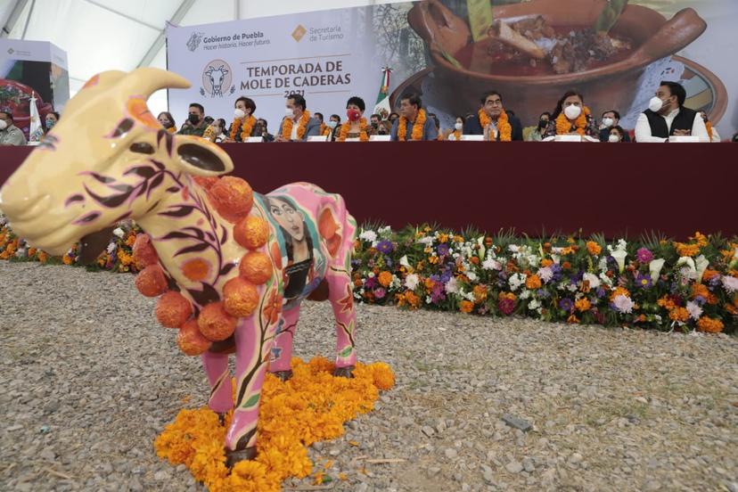 VIDEO Barbosa encabeza inicio de la temporada del Mole de Caderas en Tehuacán