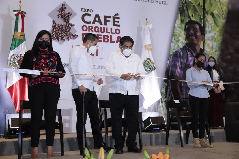 Promete Barbosa más recursos para el campo poblano