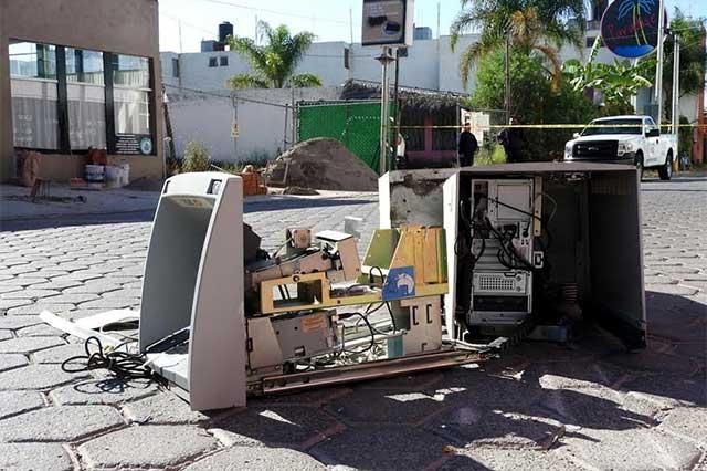 En intento fallido de robo, arrancan cajero frente a la UDLAP