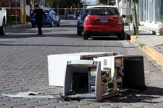 En intento fallido de robo, arrancan cajero frente a la UDLAP