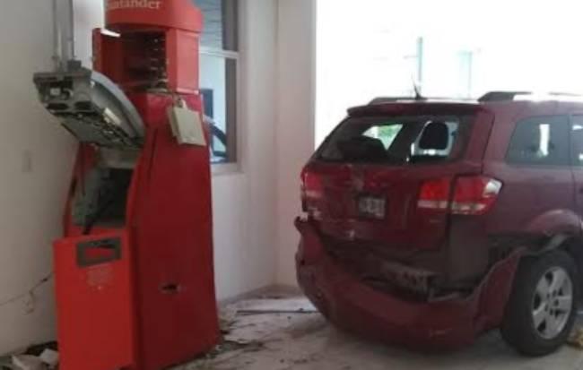 Ladrones intentan arrancar cajero del Hospital General de Acatzingo