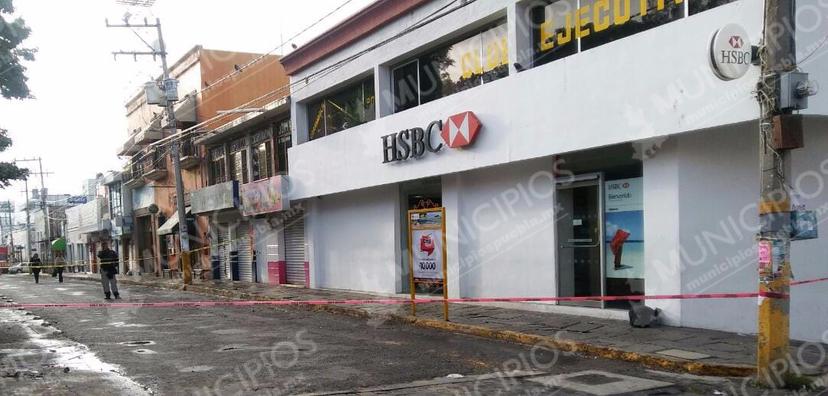 Intentan robar cajero en pleno zócalo de Tecamachalco