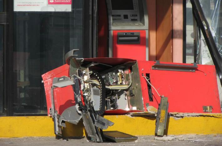 Saquean cajero frente al aeropuerto de Huejotzingo