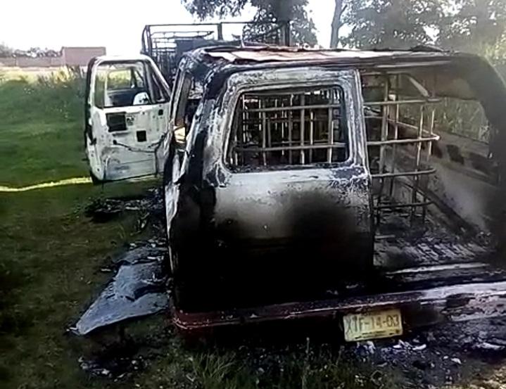 Calcinan camionetas con huachicol en límites con Texmelucan