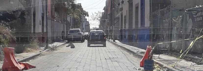 Abren calle bloqueada en el centro de Atlixco para evitar taponamientos