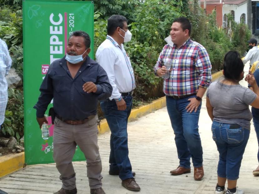 Pavimentan 95 metros lineales de concreto en Xicotepec