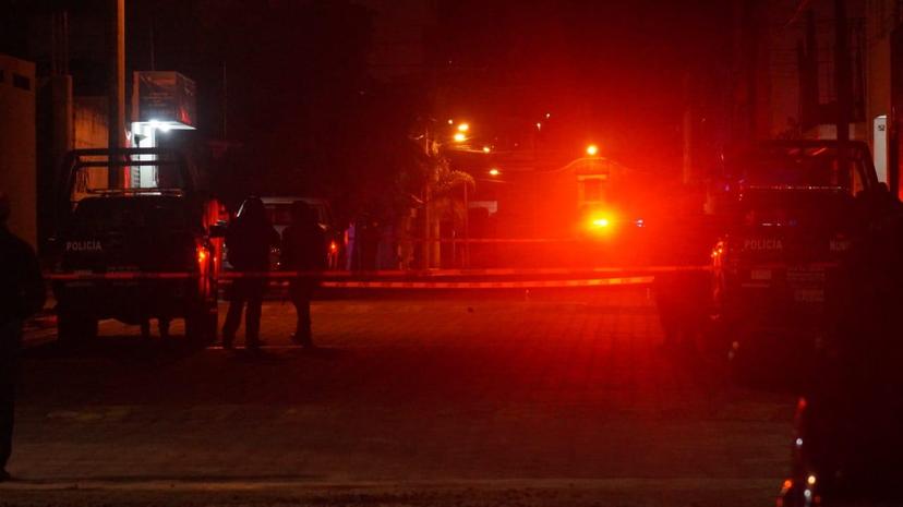 Sujetos en moto asaltan a joven en calles de Tecamachalco