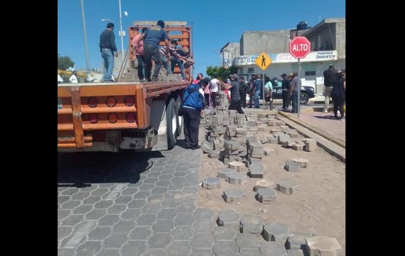 Juez da la razón a Ferrosur y ordena retirar adoquín en vialidad de Tehuacán