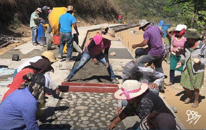 Anuncia AMLO inicio de programa de caminos artesanales en Puebla