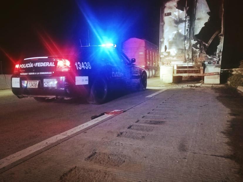 Se calcina un tráiler en la Puebla-Orizaba