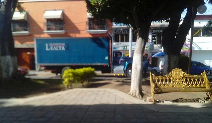 Recuperan camión robado y detienen a ladrón en Tecamachalco