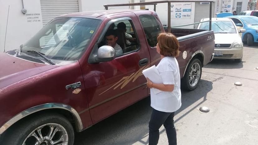 Roban camioneta a alcaldesa de Tecamachalco frente a su casa