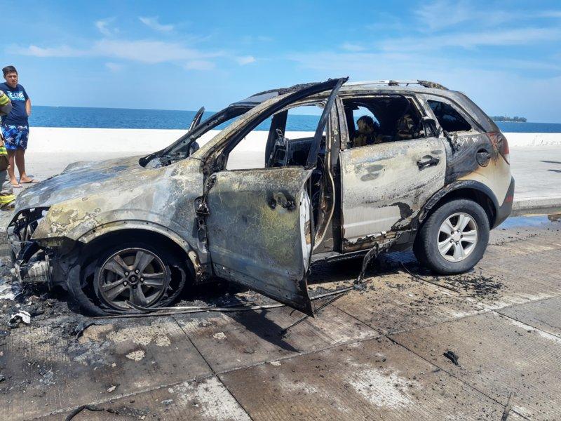 Se incendia auto de poblanos durante paseo en Boca del Río