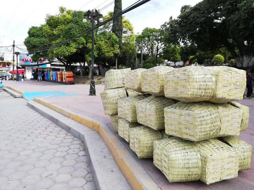 Pese a suspensión de feria artesanos llegan a Tlacotepec de Benito Juárez