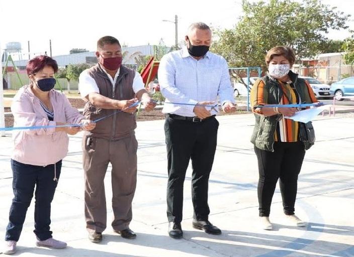 Inaugura Velázquez rehabilitación de cancha de colonia Las Nieves