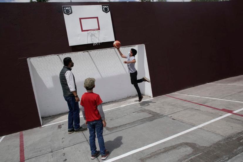 Ayuntamiento de Puebla rehabilita cancha de usos múltiples en el Deportivo Las Aves 