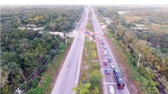 Por ¡dos socavones! desvían carretera contigua al Tren Maya