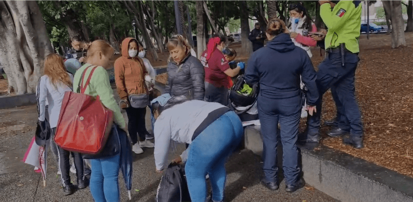 Lluvia provoca la caída de una joven en el Paseo Bravo