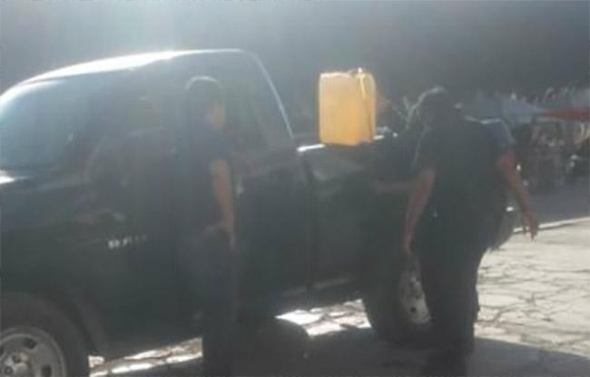 Comandante de la FGE gana 15 mil pesos quincenales con facturas falsas de gasolina en Chiautla