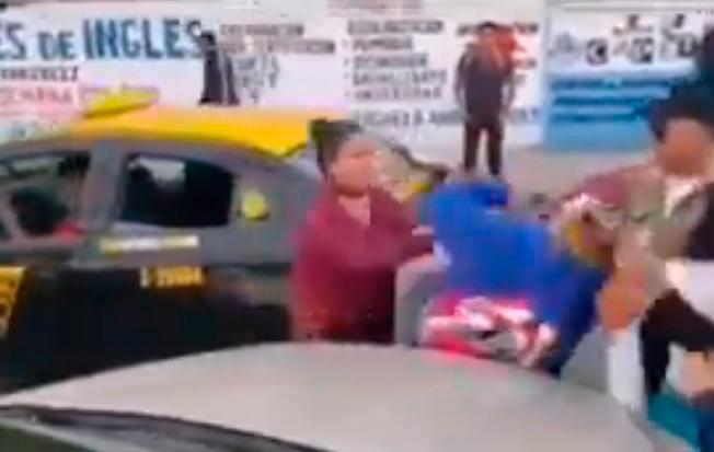 VIDEO Protesta de Cendi desvía RUTA y genera trifulca con taxista