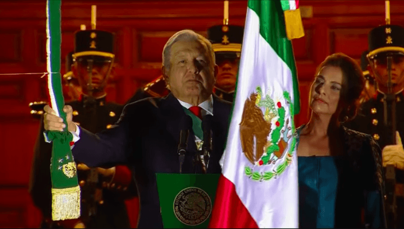 VIDEO Sin público, AMLO da el Grito desde Palacio Nacional 