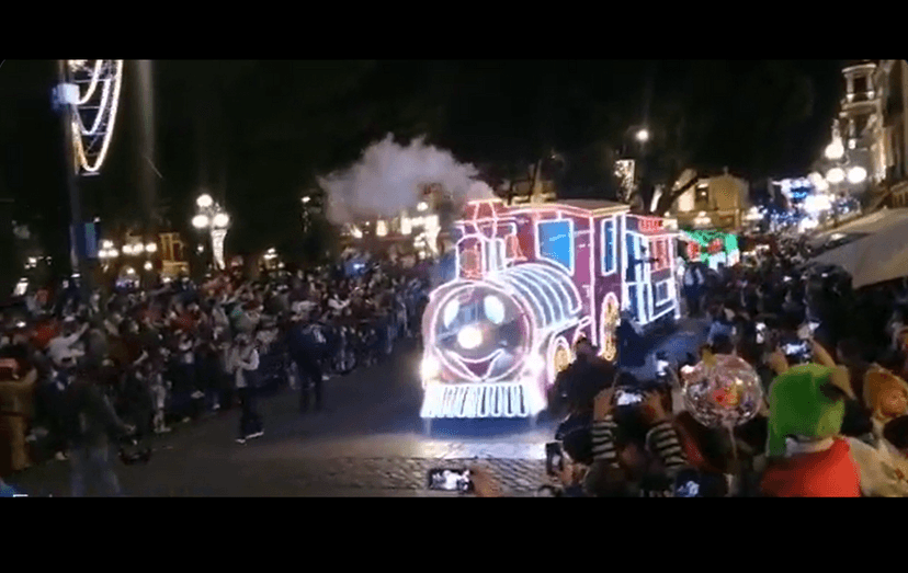 VIDEO Poblanos pierden el miedo al Covid para ver a los Reyes Magos
