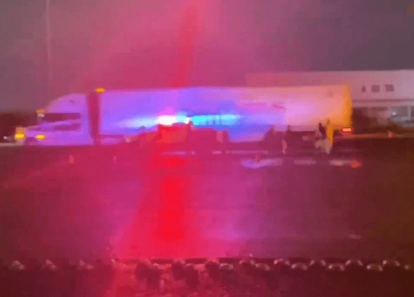 Hallan dos cuerpos en la autopista México-Puebla, a la altura del Outlet