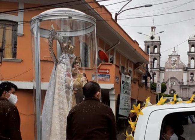 Llevan a la Virgen del Carmen al Hospital de Teziutlán para ayudar a enfermos Covid