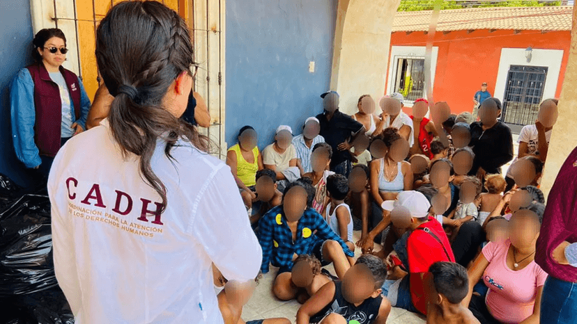 Arriba caravana migrante a San Pedro Tapanatepec, Oaxaca