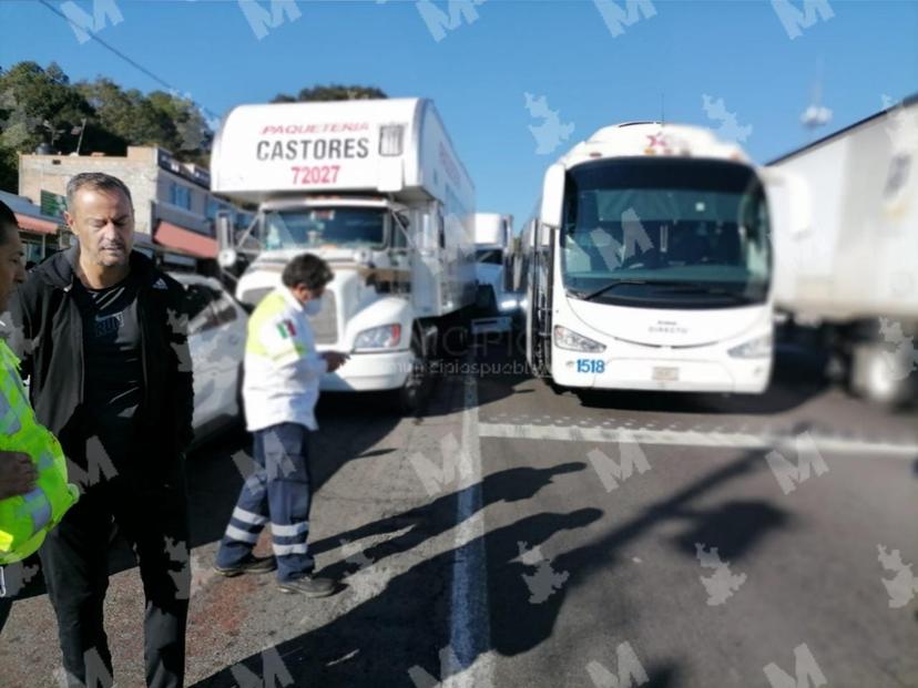 Se registra carambola en la México-Puebla con sentido a Texmelucan