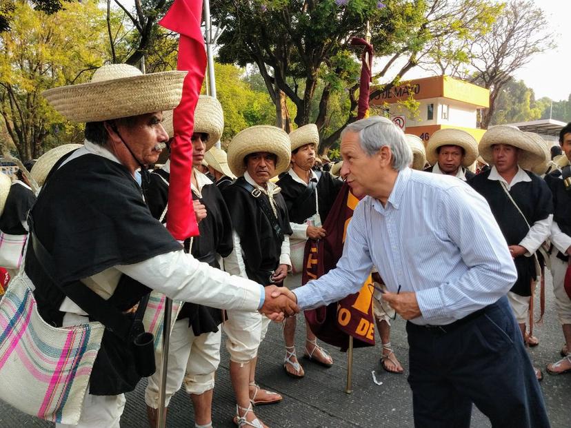 Candidatos a la gubernatura, presentes en el desfile 5 de mayo