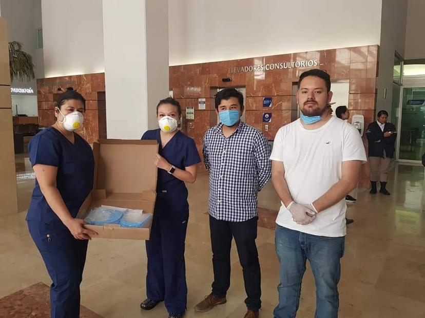 Jóvenes de Tecamachalco donan a hospitales 2 mil caretas contra COVID-19