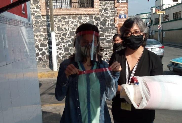 Activista dona 100 caretas para personal médico de Atlixco