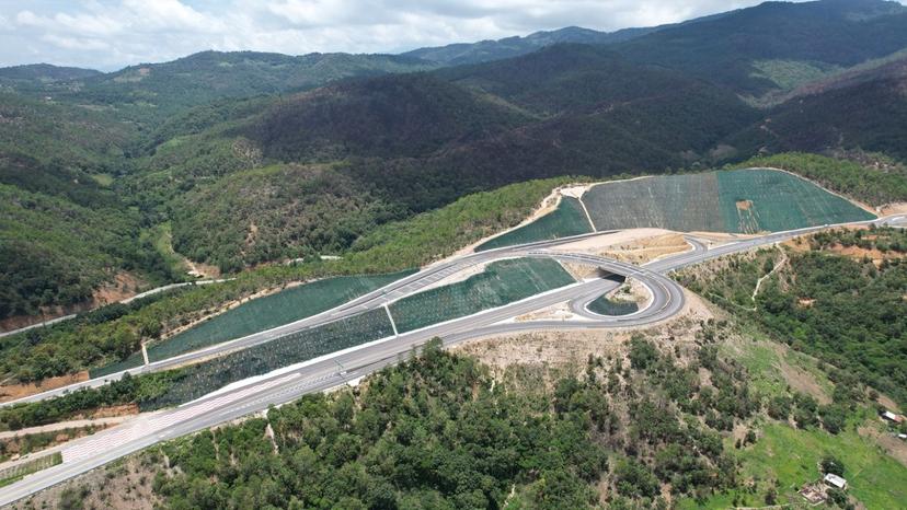 VIDEO Claudia Sheinbaum inaugura la carretera Mitla-Tehuantepec