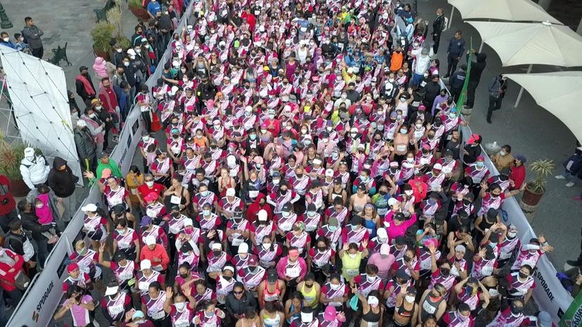 Dos mil mujeres participan en la Carrera de la Mujer 2022