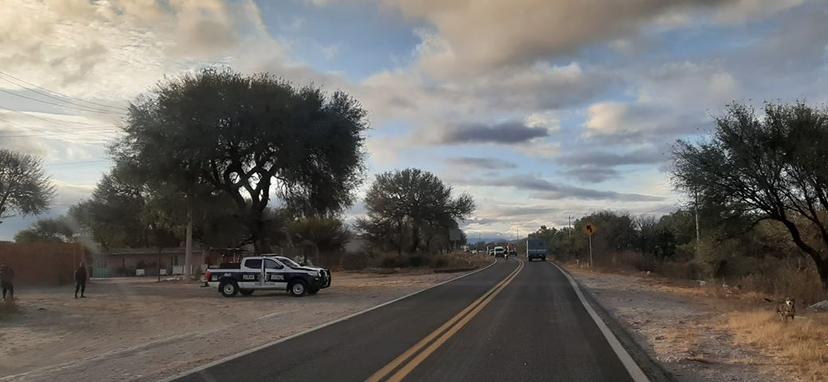 Roban con violencia camioneta sobre la federal a Tehuacán en Yehualtepec