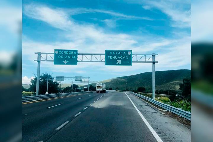 Se roban un camión cargado en la autopista Puebla - Orizaba