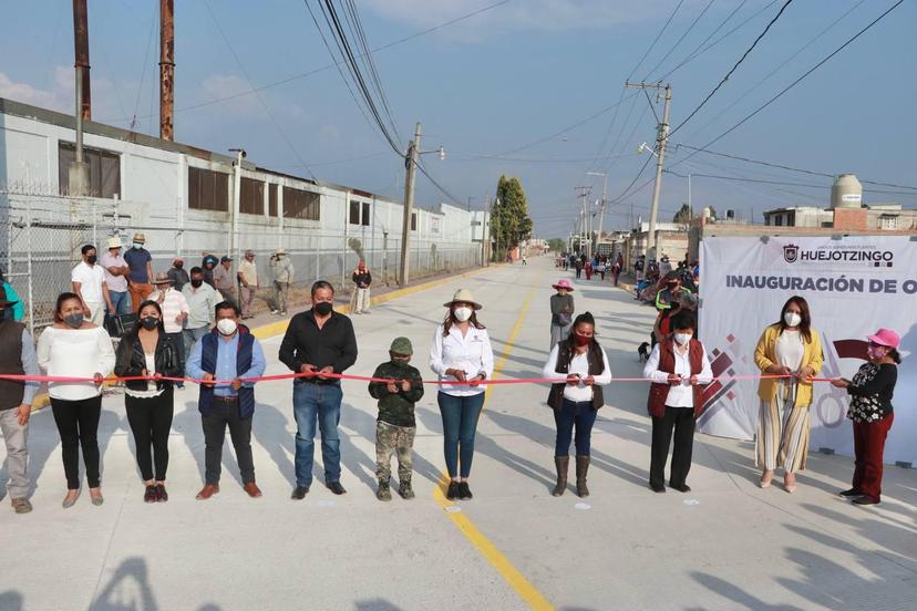 Inauguran obra de pavimentación, drenaje y agua potable en Santa Ana Xalmimilulco