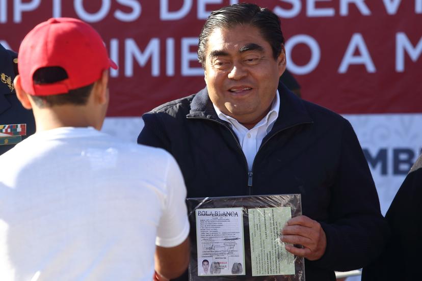 Barbosa participa en Ceremonia de Entrega de Cartillas Liberadas