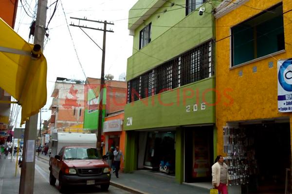 Con escolta y cambio de residencia, edil de Texmelucan burla inseguridad