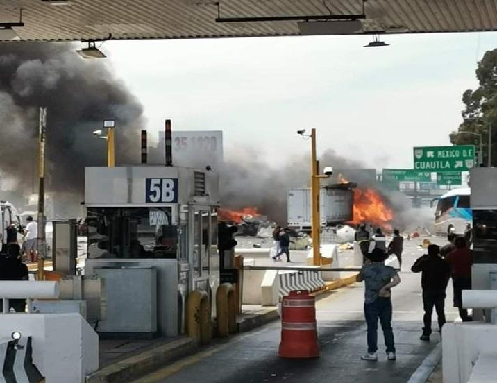 19 muertos y 3 heridos dejó carambola en la México-Puebla