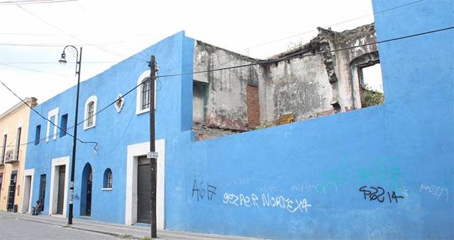 En riesgo, familias que habitan casona con derrumbes en el barrio de La Luz