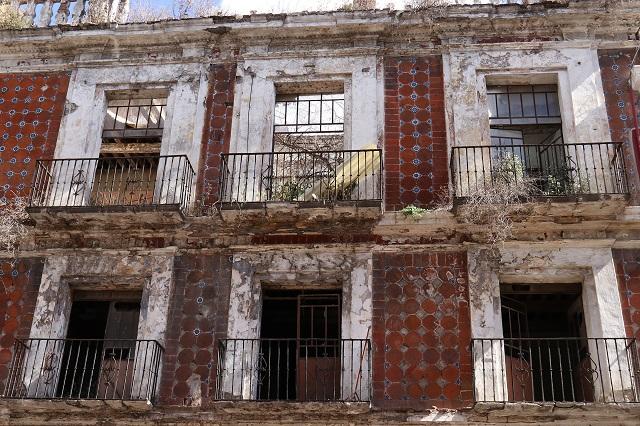 En riesgo por lluvias, 14 casonas en la capital