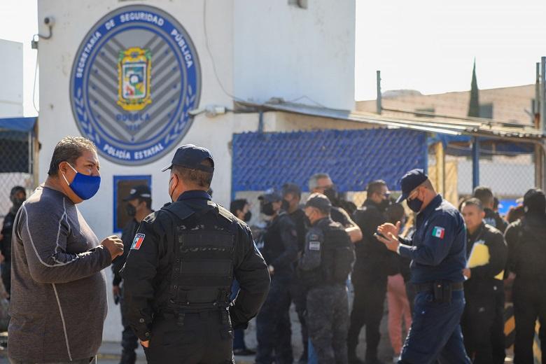 Ejecutan cateos a negocios ubicados afuera de San Miguel