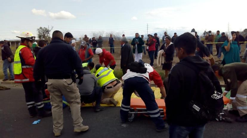 Vuelca camión en Huejotzingo; 15 personas heridas