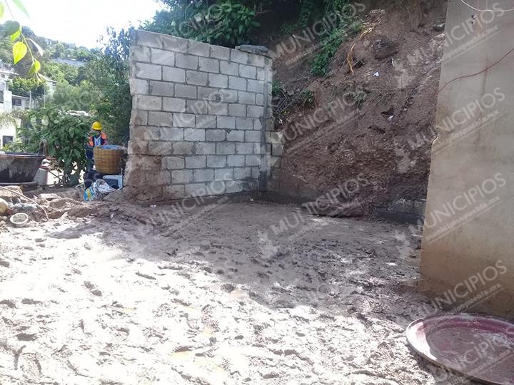 Son 6 los muertos por alud de tierra en Santo Tomás Chautla