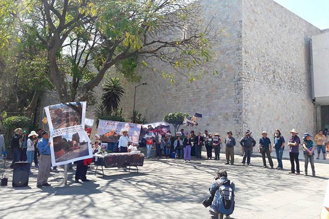 Protestan en CDMX contra obras en zona arqueológica de Cholula