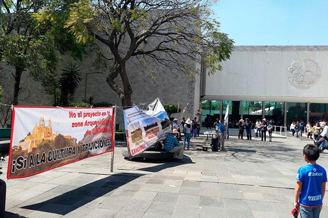 Protestan en CDMX contra obras en zona arqueológica de Cholula