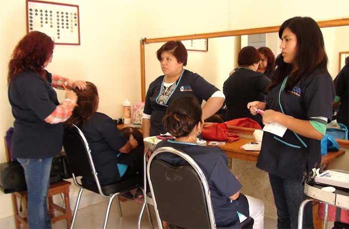 Alumnas del CECADE Zacapoaxtla darán gratis servicios de estilismo